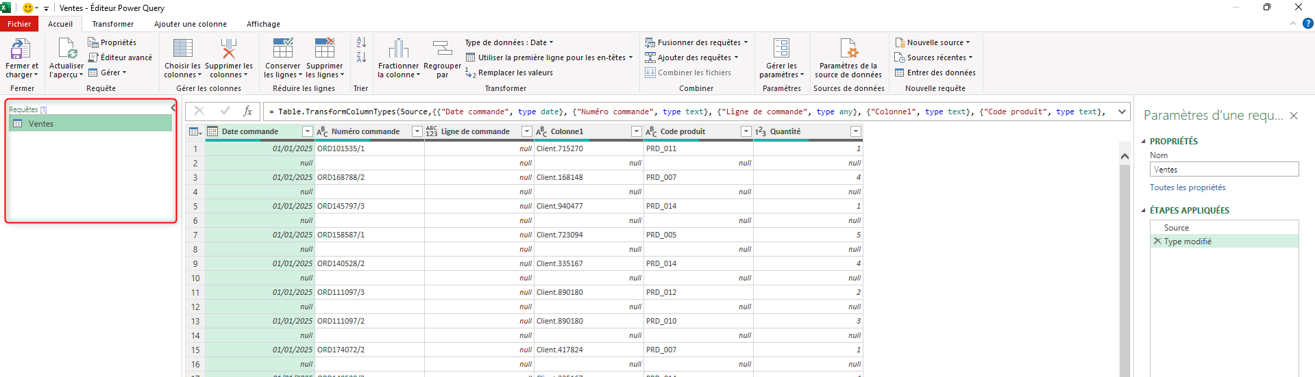 Interface complète de l'éditeur Power Query avec les boutons Fusionner et Ajouter des requêtes en haut