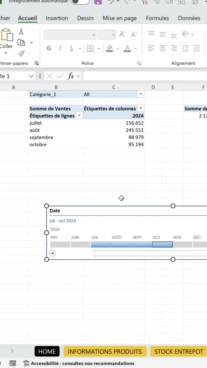 Chronologie Excel avec la période juillet à octobre sélectionnée et le TCD filtré en face