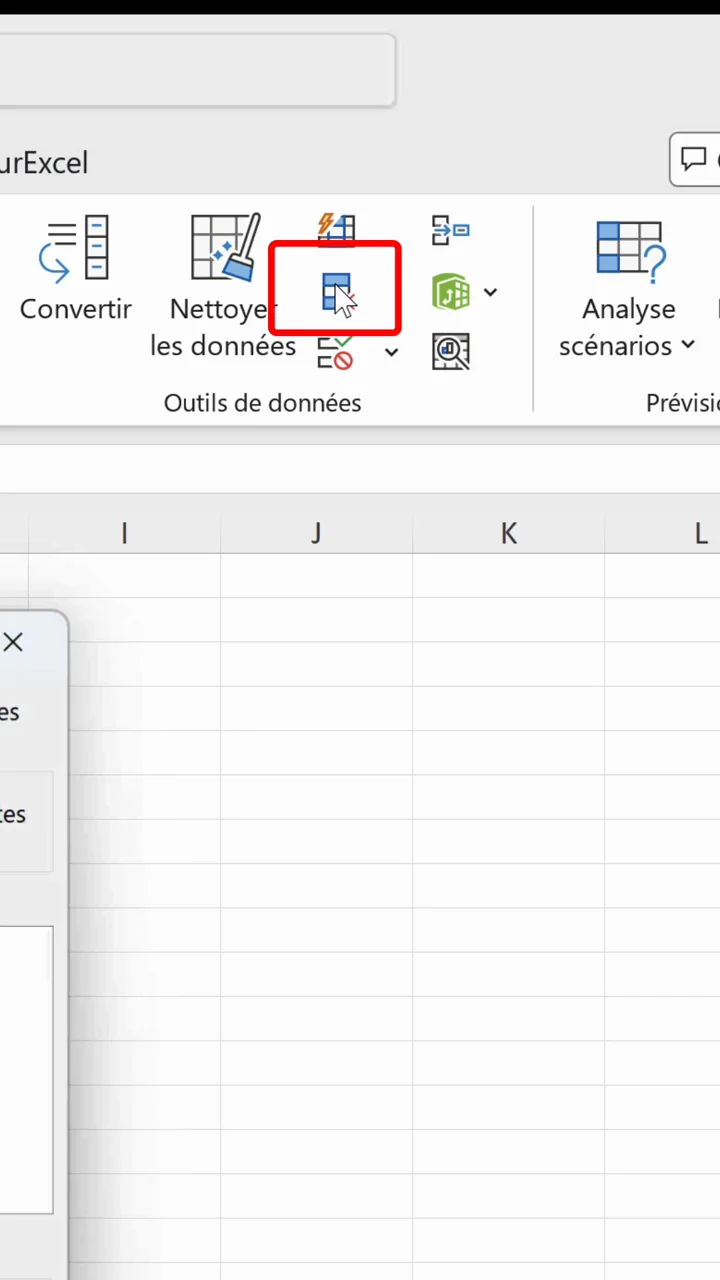 Bouton Supprimer les doublons mis en évidence dans le groupe Outils de données de l’onglet Données d’Excel